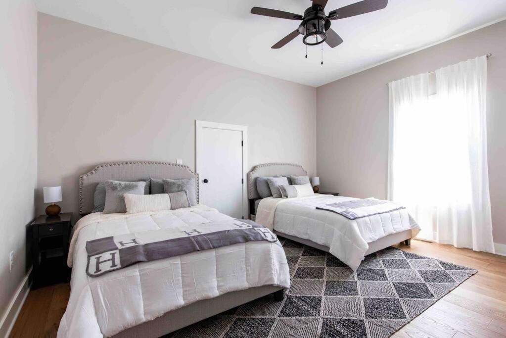 Newly Renovated 3 Bedroom Shelby Park **free Parking** Holiday home *