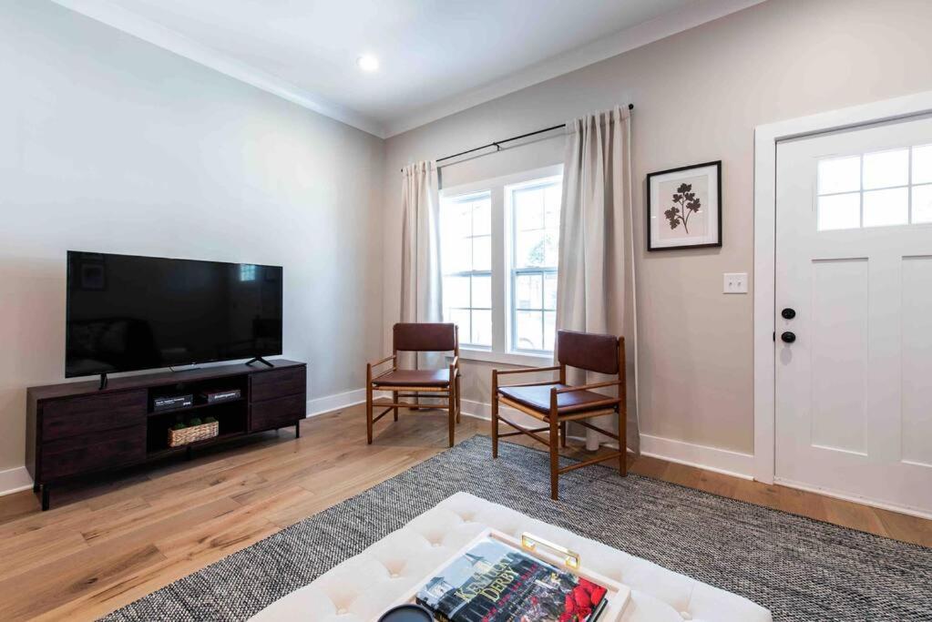 Newly Renovated 3 Bedroom Shelby Park **free Parking**
