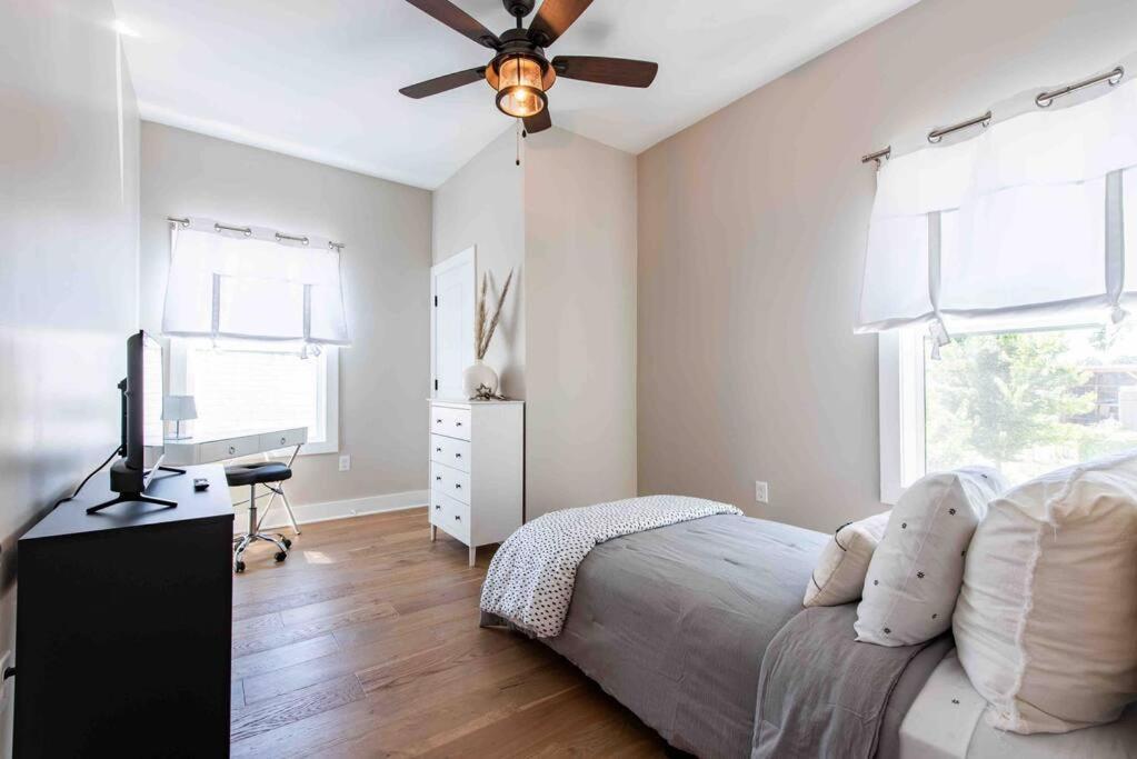 Newly Renovated 3 Bedroom Shelby Park **free Parking** Holiday home *