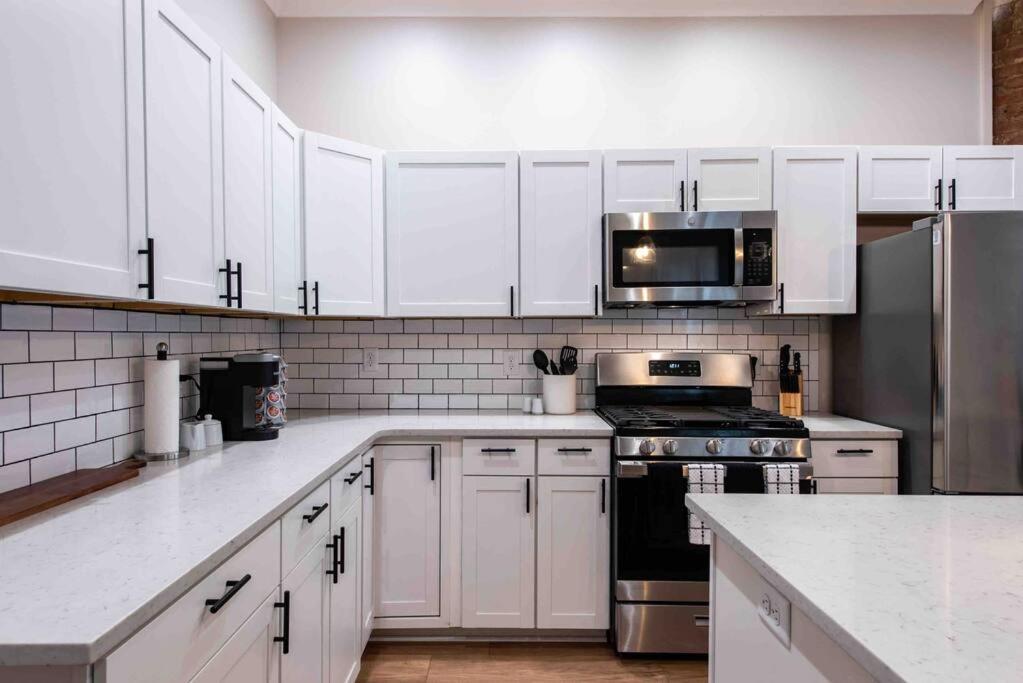 Newly Renovated 3 Bedroom Shelby Park **free Parking** Holiday home Louisville